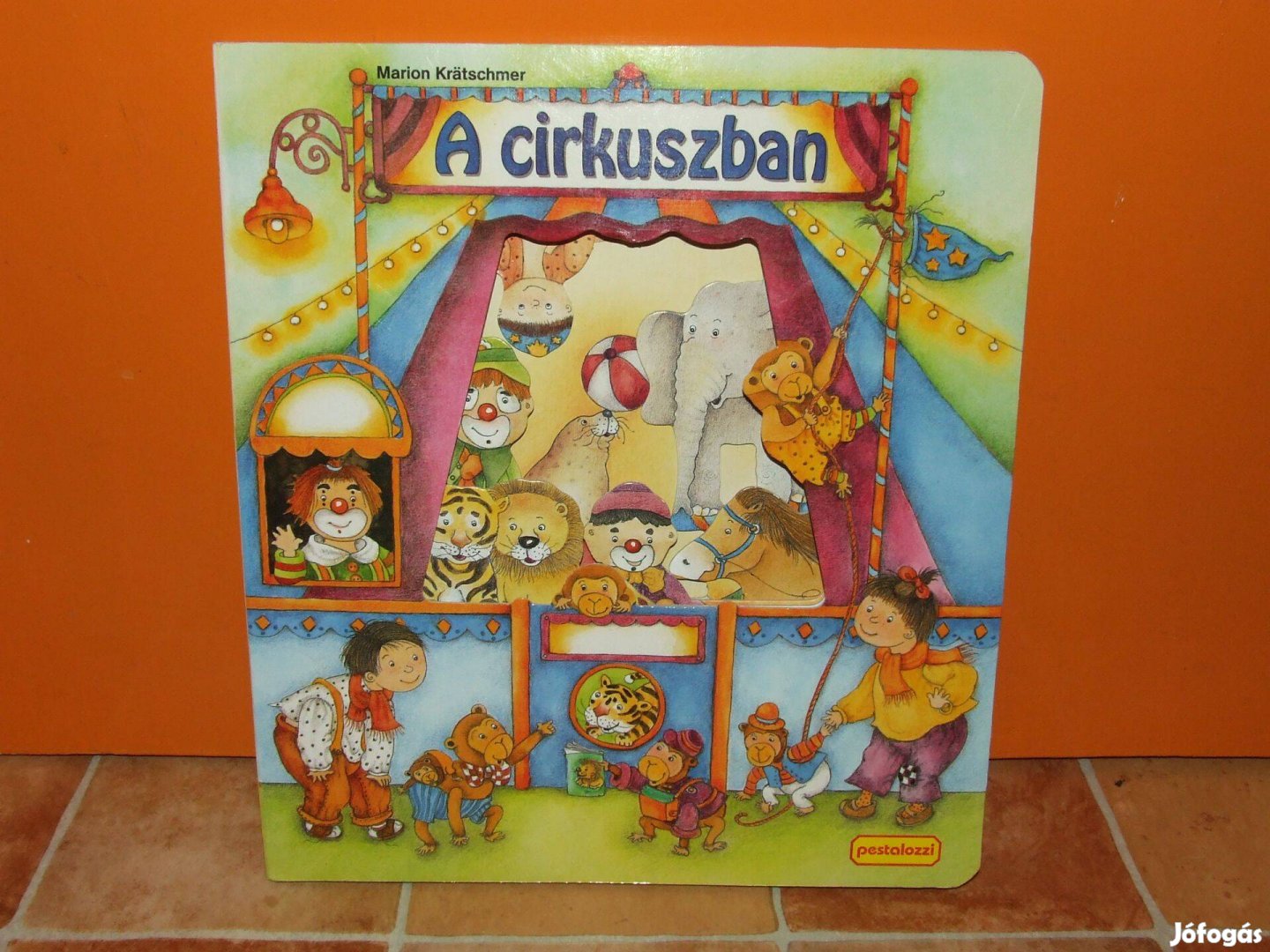 A cirkuszban retro mesekönyv keménylapos