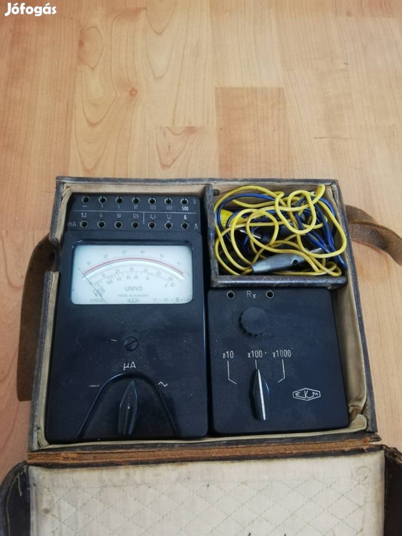 A fotón látható retro mérőműszer eladó! 