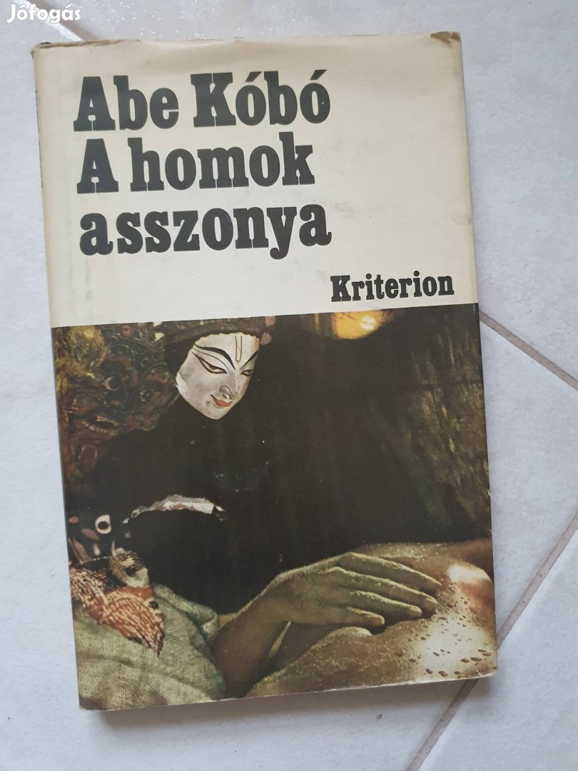 A homok asszonya regény