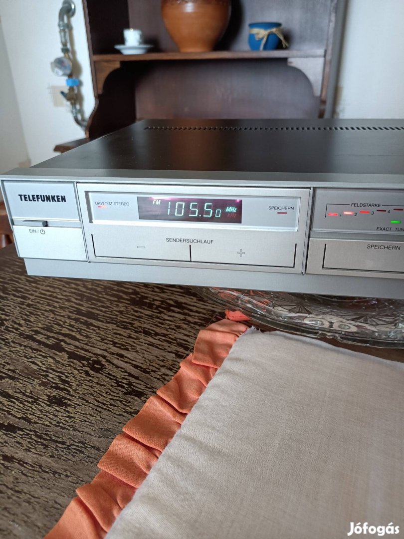 A képen látható Telefunken Tuner eladó.