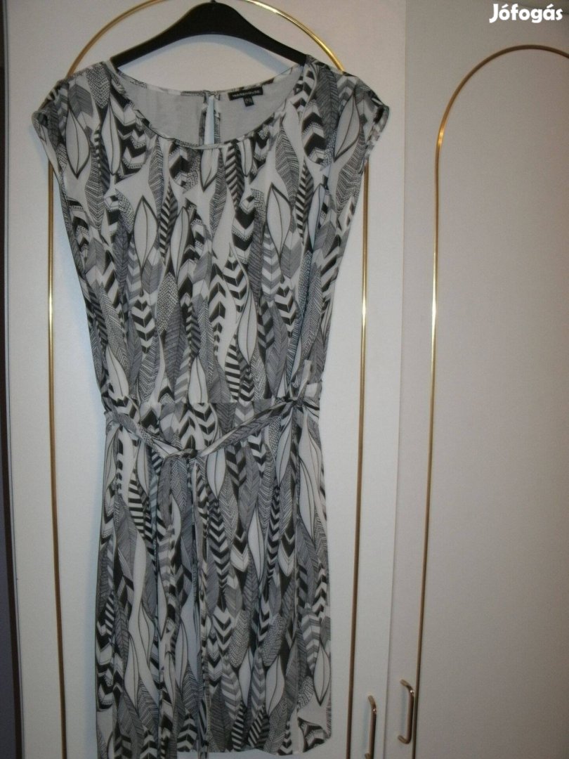 A képen látható Új ruha Nagyméretű