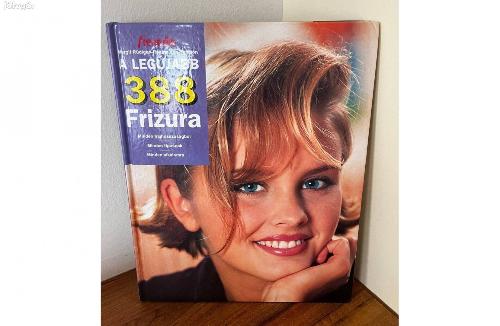 A legújabb 388 frizura fodrász könyv