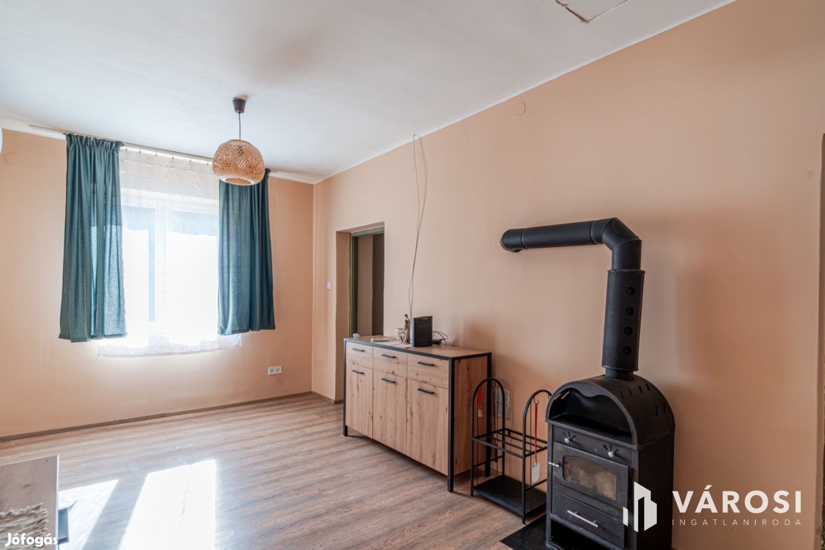 A lengyelek jóbarátok - eladó családi ház -