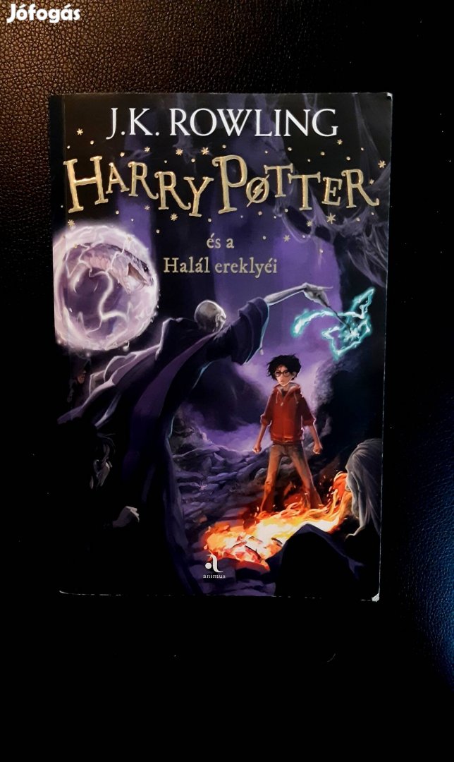 A nagyszerű Harry Potter és a halál ereklyéi könyv.