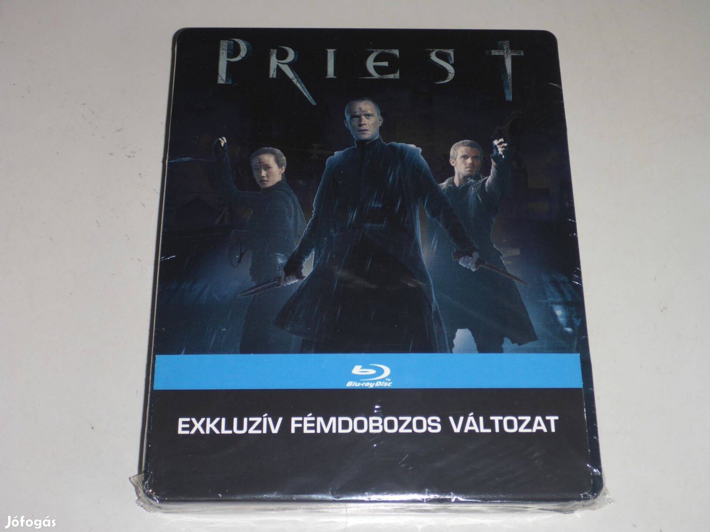 A pap Háború a vámpírok ellen-limitált fémdobozos vált. (steelbook)