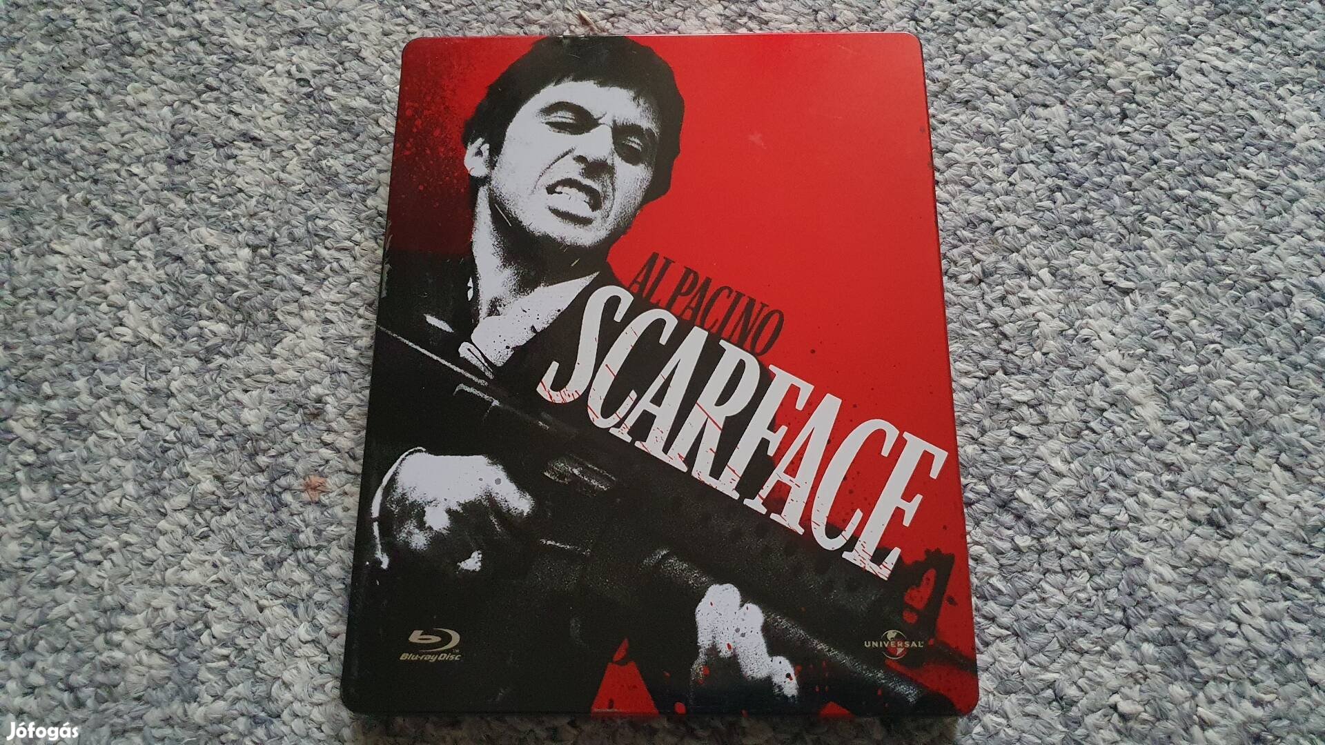 A sebhelyesarcú blu-ray steelbook (fémdobozos kiadás)