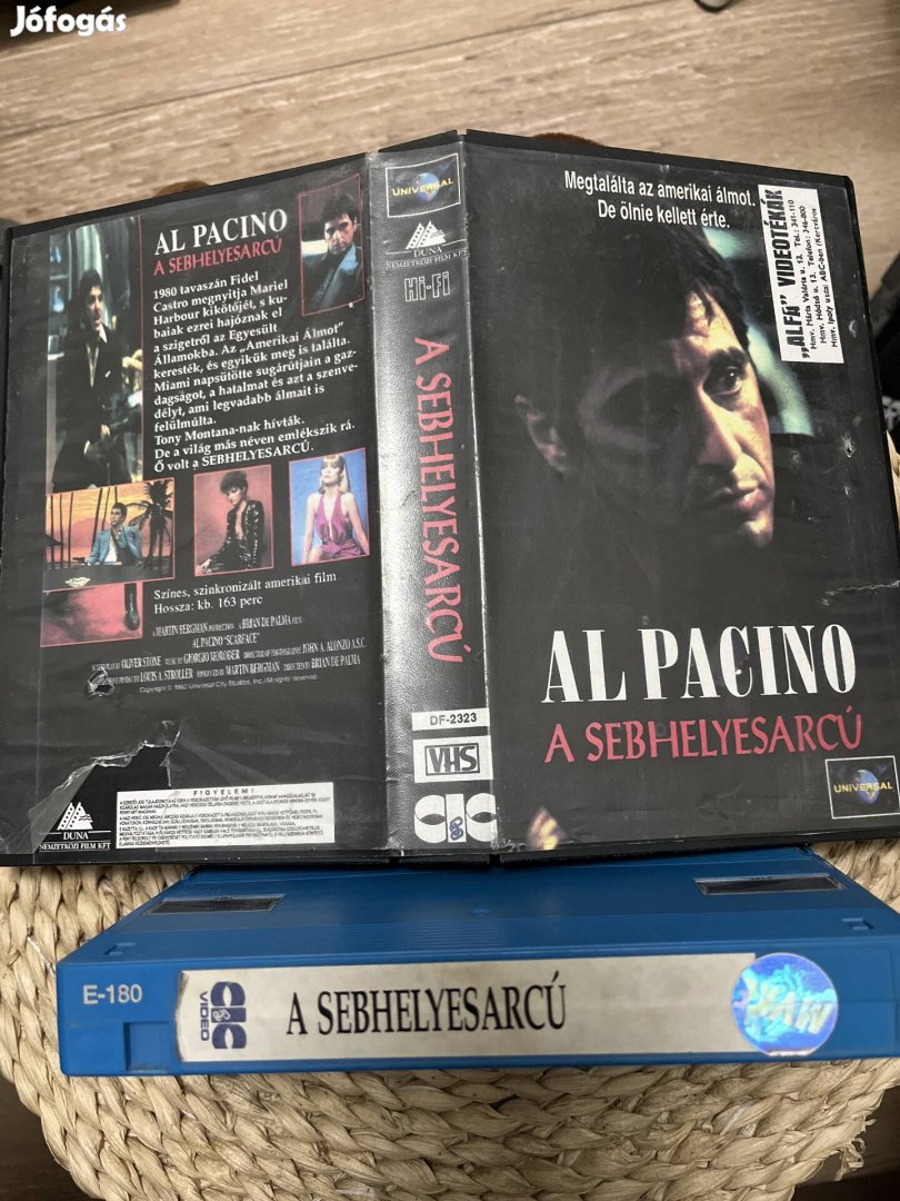 A sebhelyesarcú vhs m