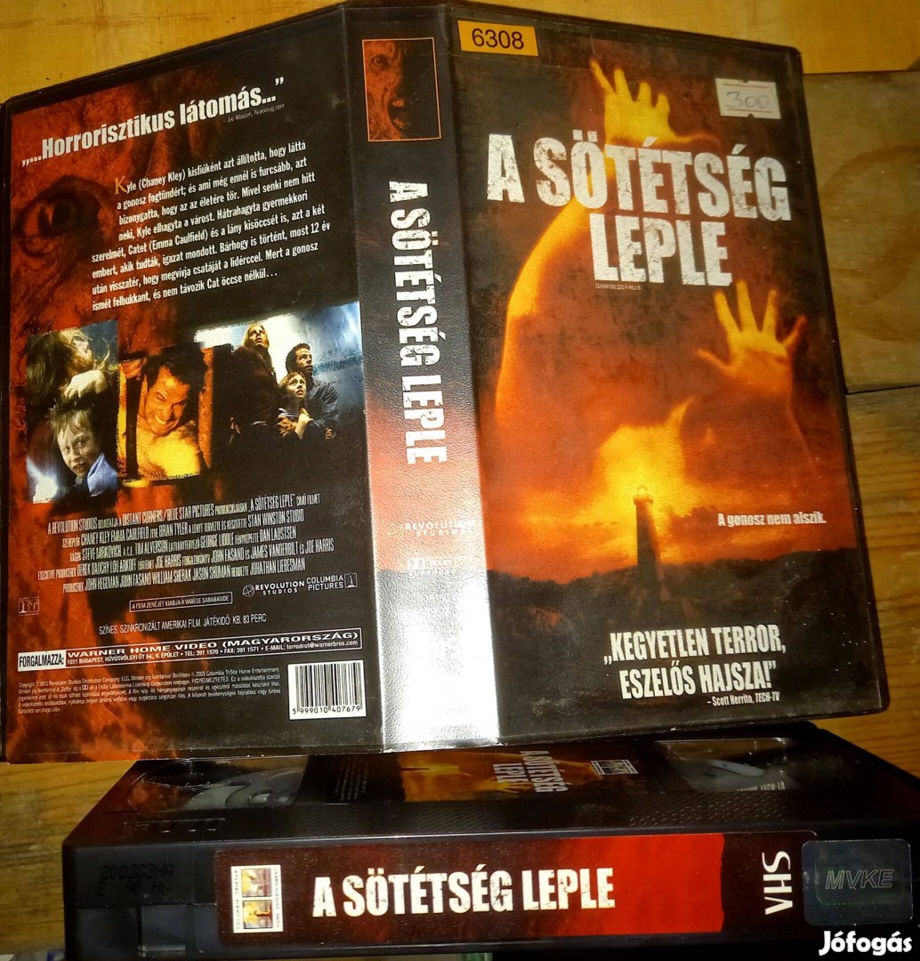 A sötétseg leple - horror vhs