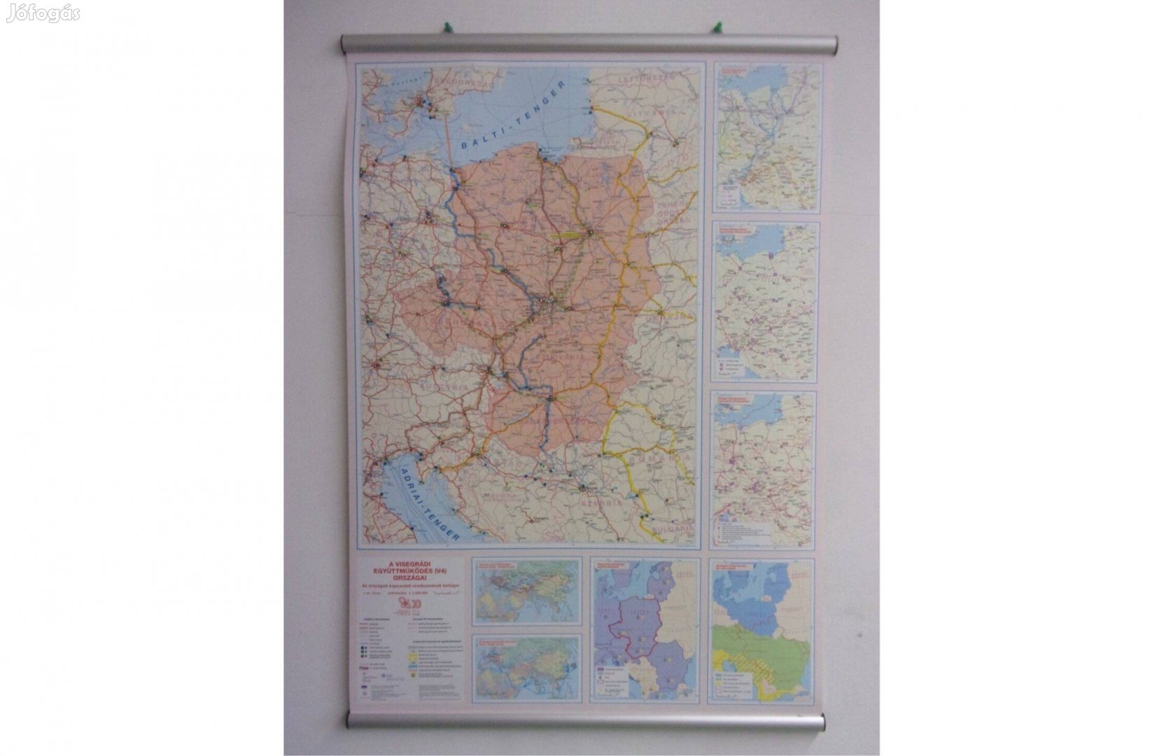 A visegrádi négyek fali térkép dobozában falitérkép