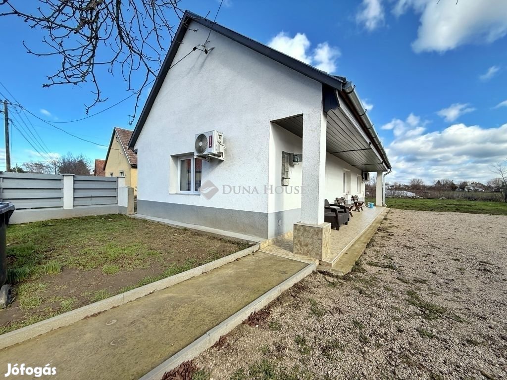 Abai 65 nm-es ház eladó