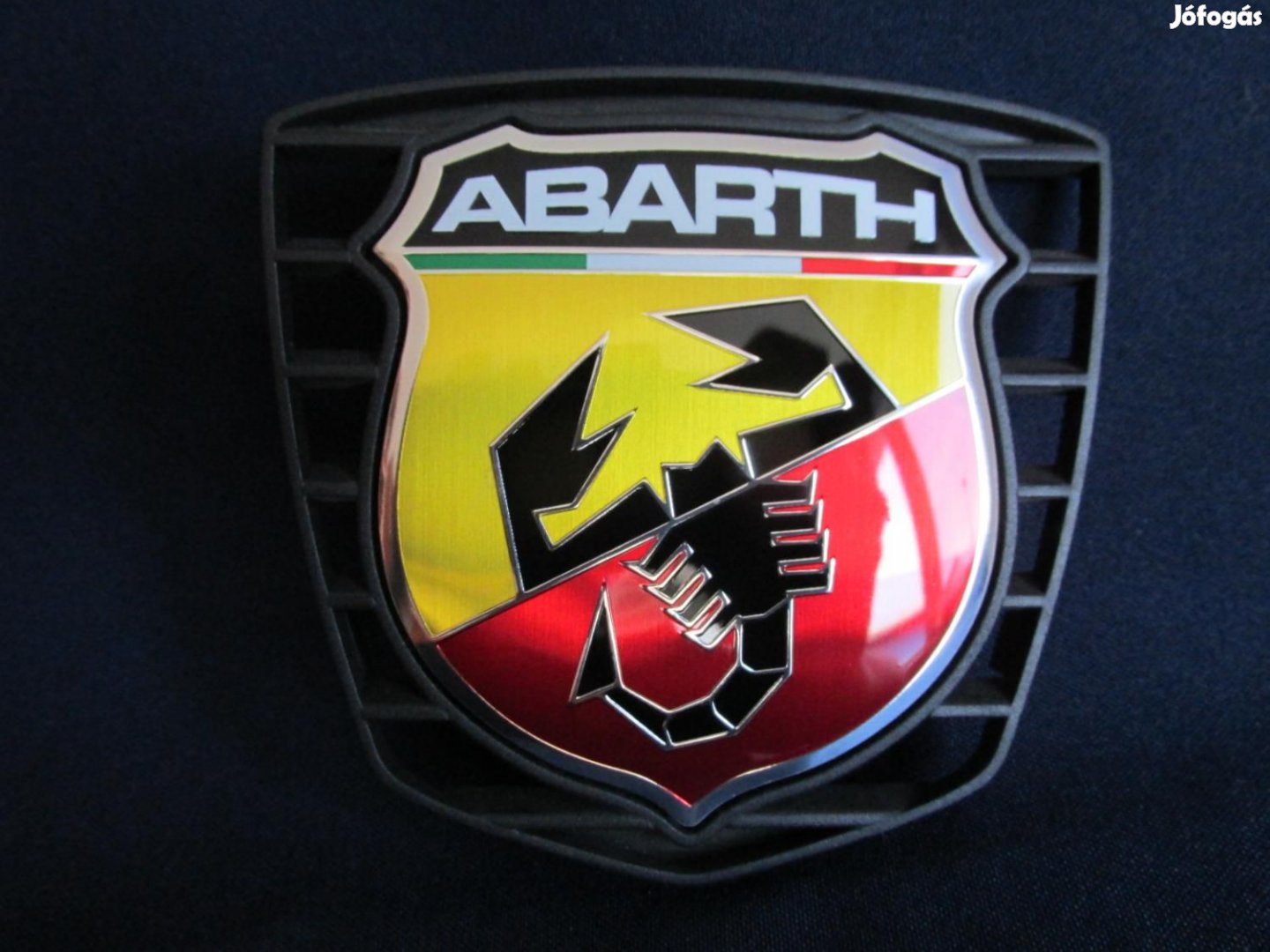Abarth 500 2008-2017 első embléma, embléma tartóval