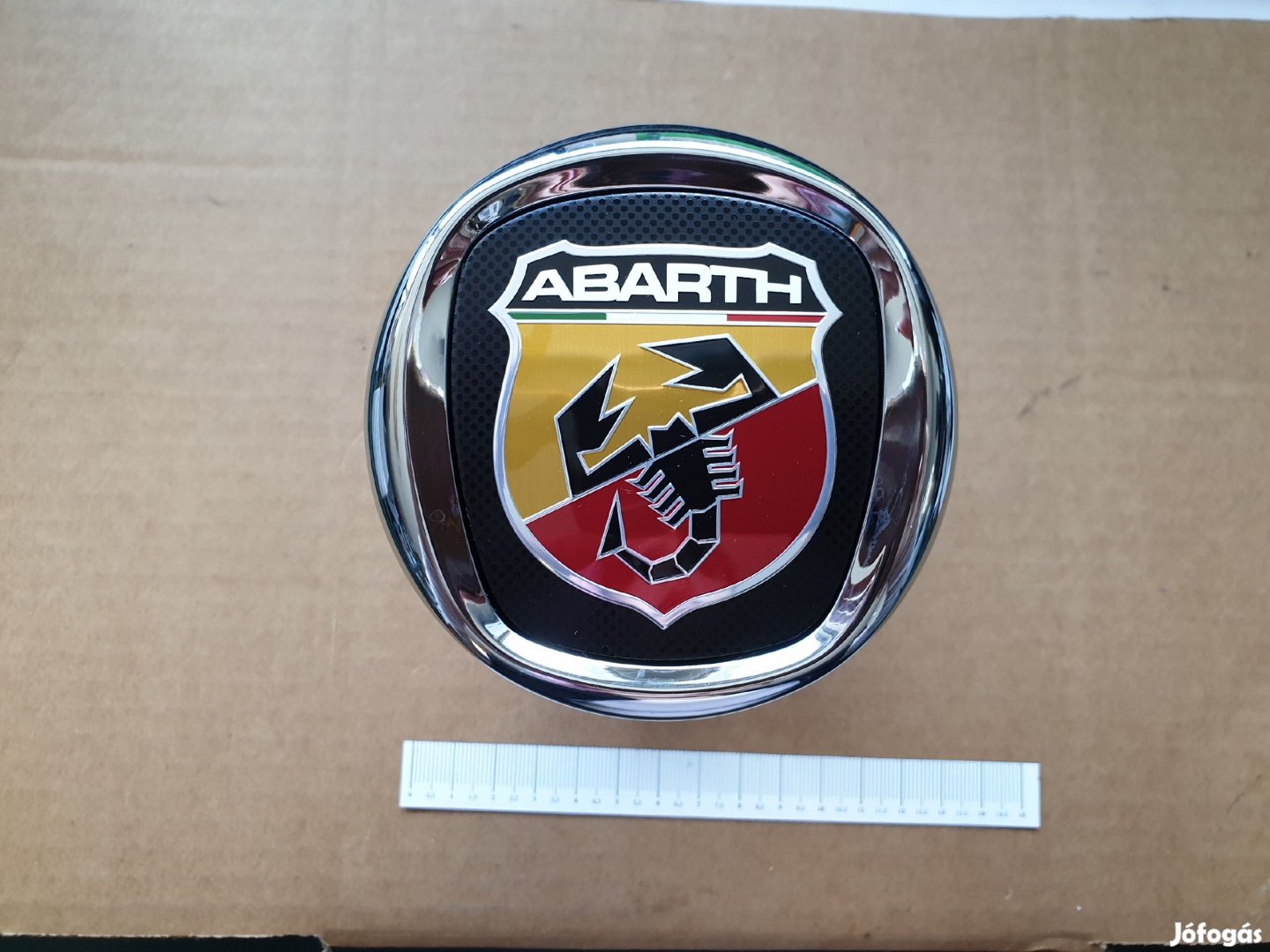 Abarth Punto gyári új, hátsó nyomó gombos embléma 735521565