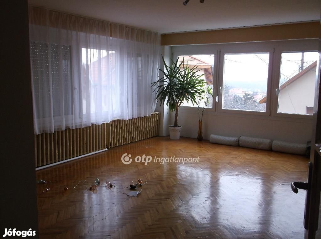 Abasári eladó 210 nm-es ház