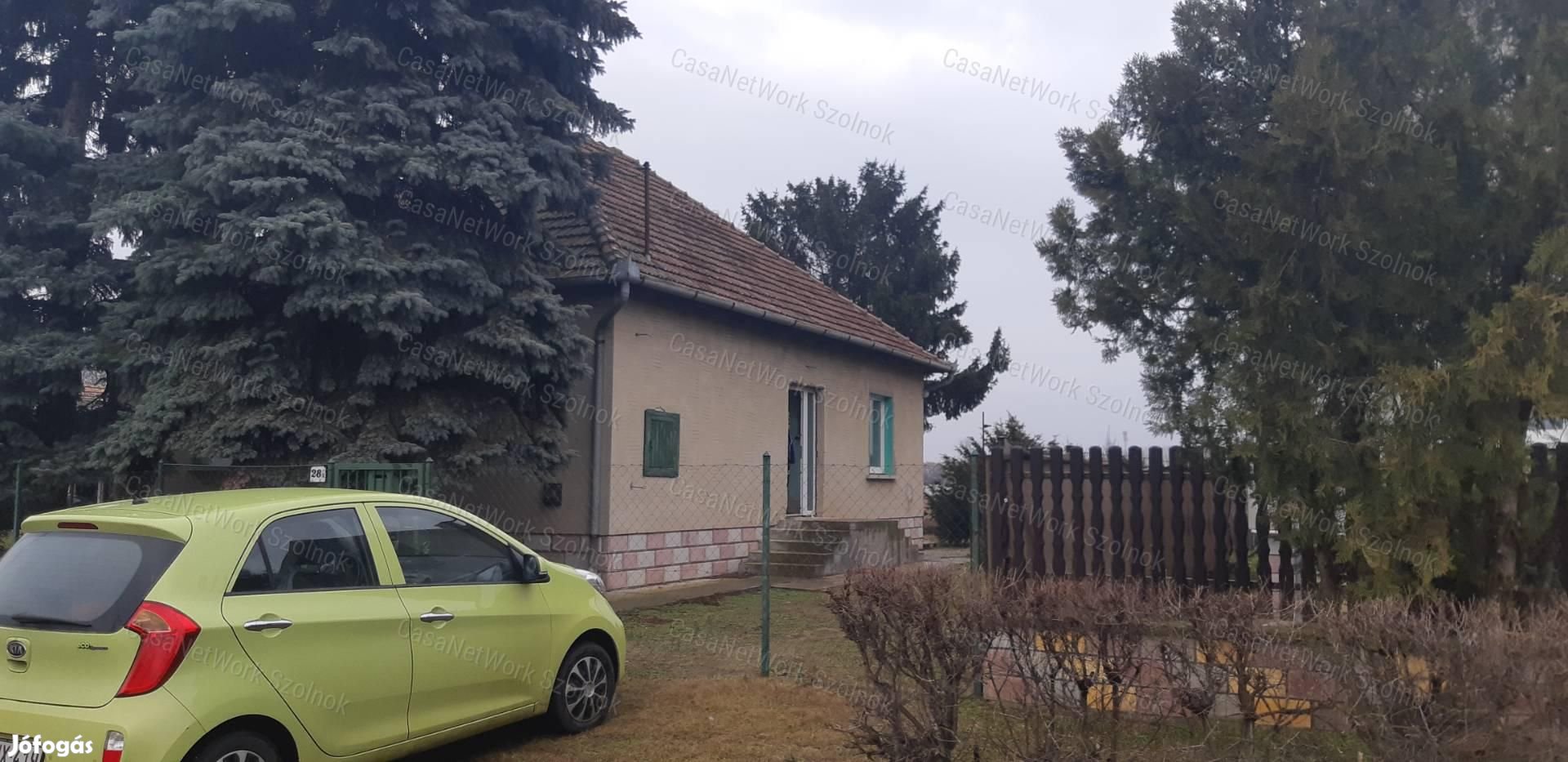 Abonyban eladó kertes családi ház!