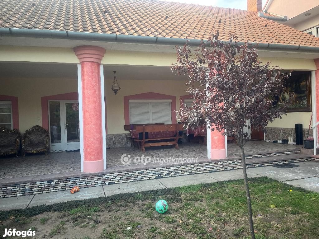 Abonyi eladó 450 nm-es ház