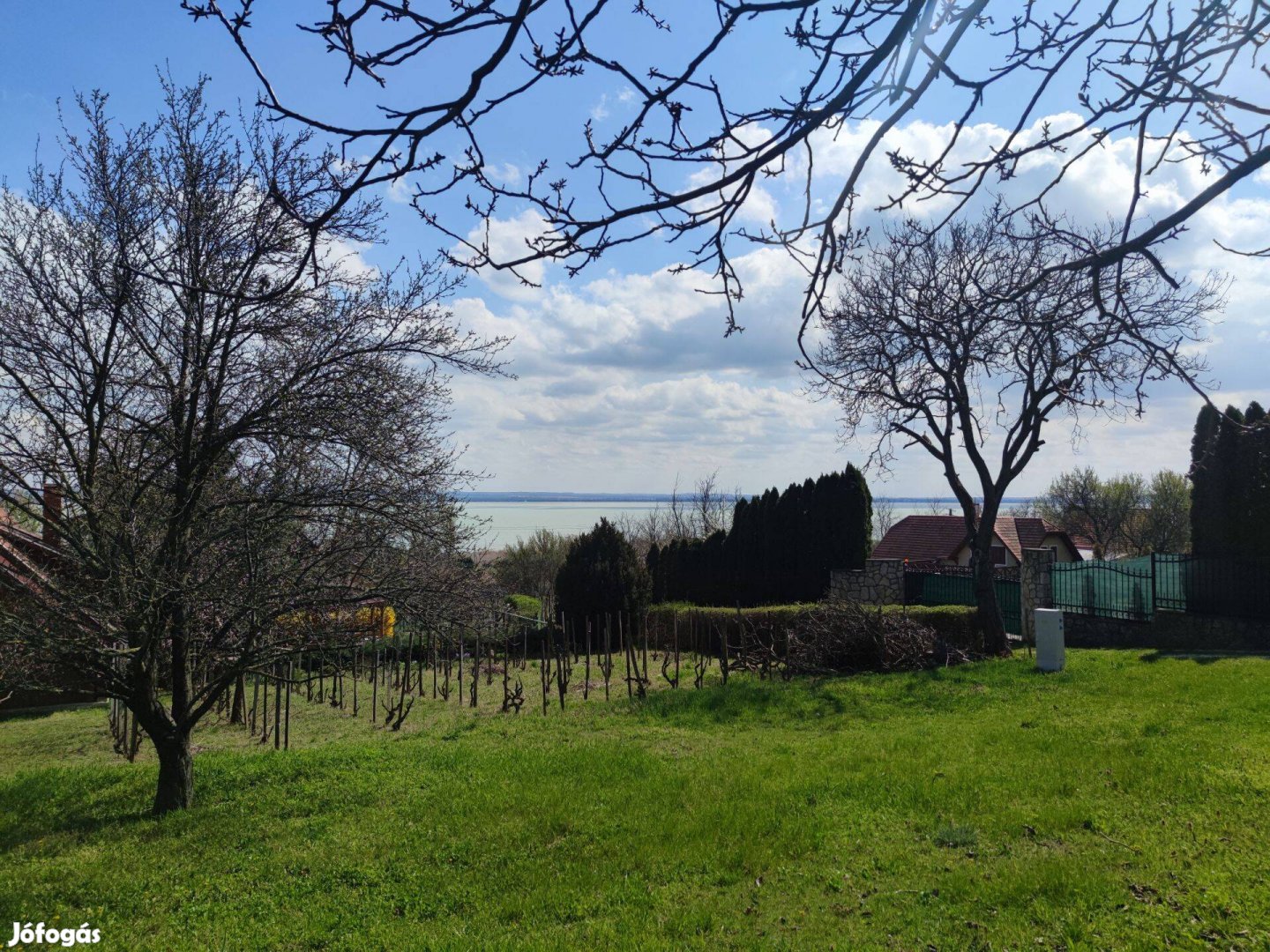 Ábrahámhegyen panorámás telek eladó