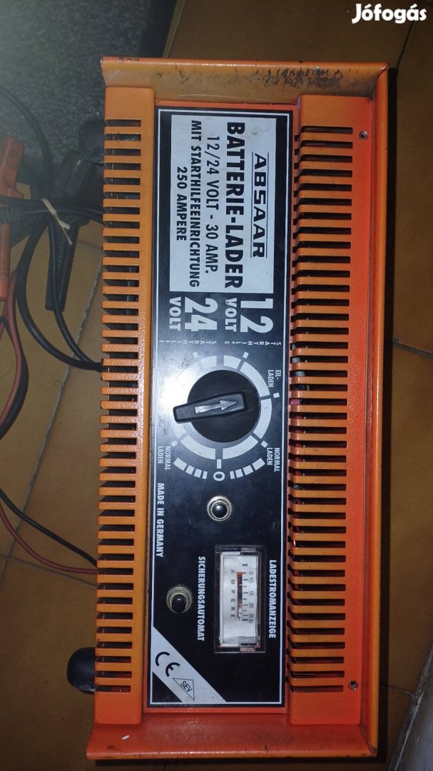 Absaar akkumulátor töltő 12/24V 30A 