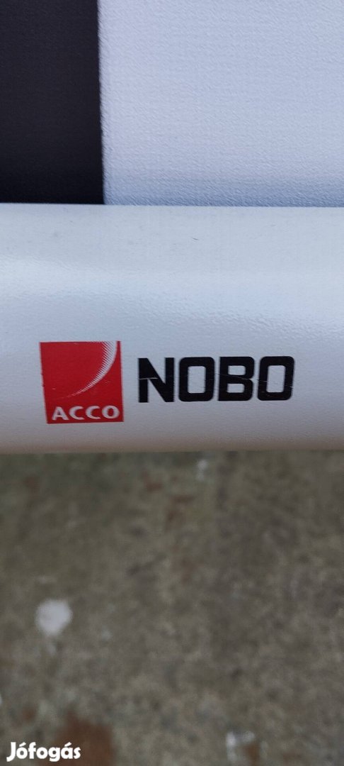 Acco Nobo háromlábú vetítővászon 