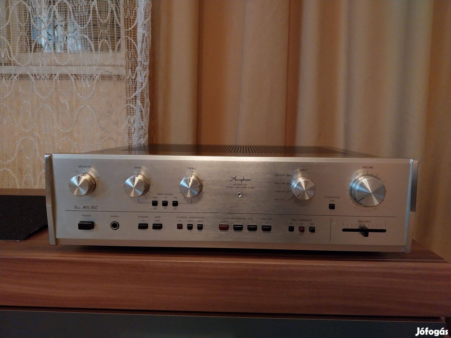 Accuphase E-203 sztereó erősítő