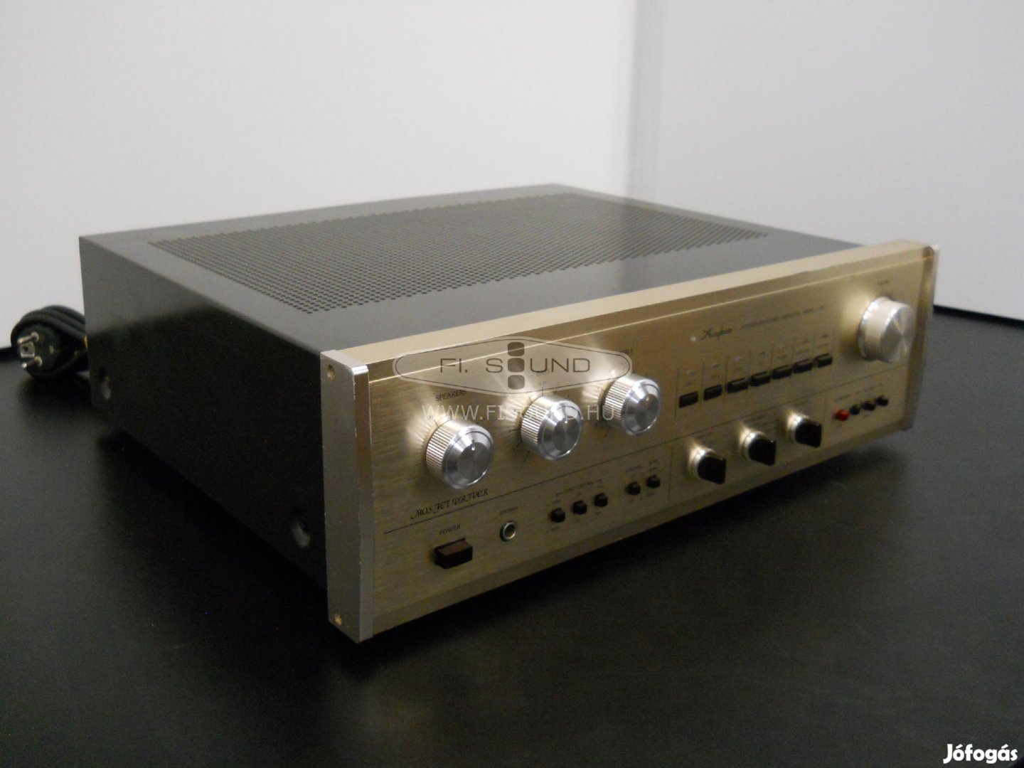 Accuphase E-205 , 2x170W,4-16 ohm,4 hangfalas sztereo erősítő