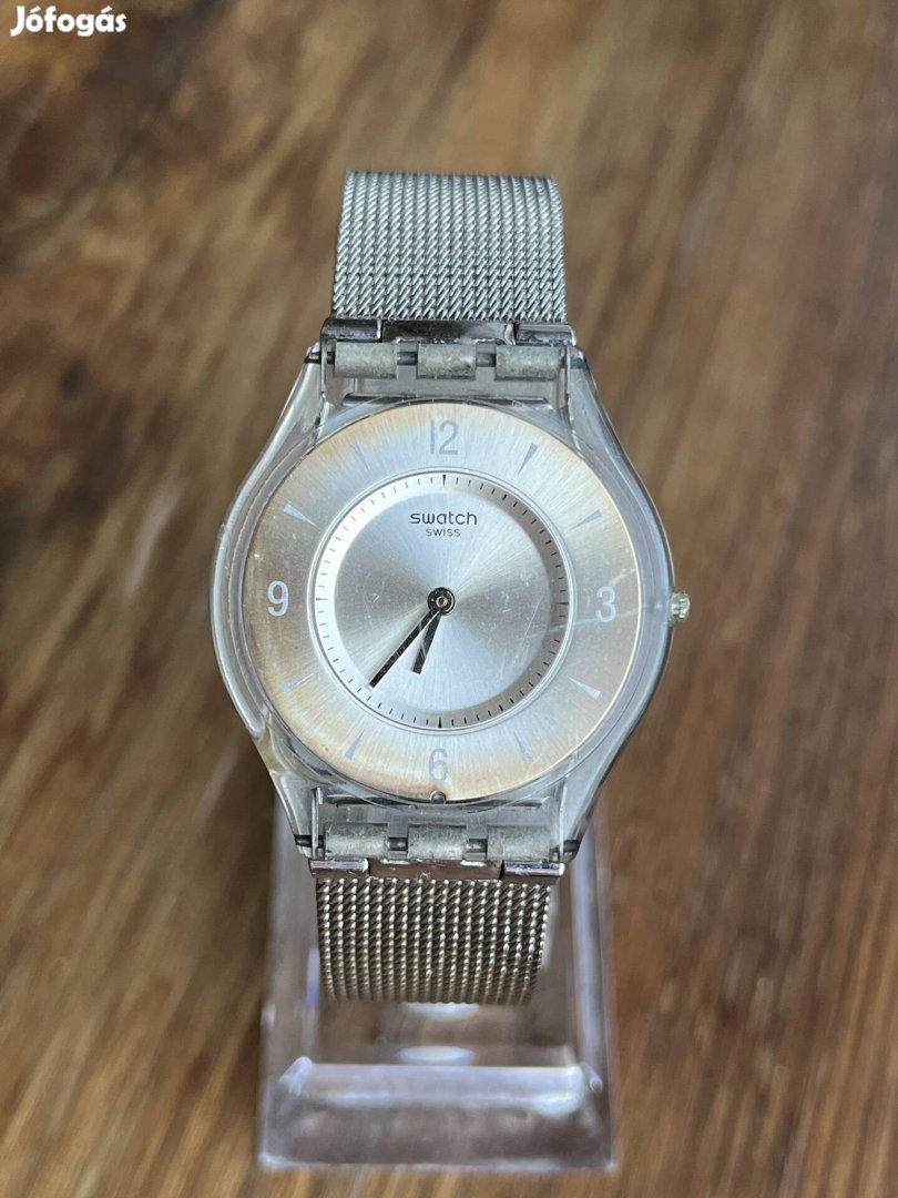 Acél szíjas ultra slim quartz Swatch Metal Knit karóra