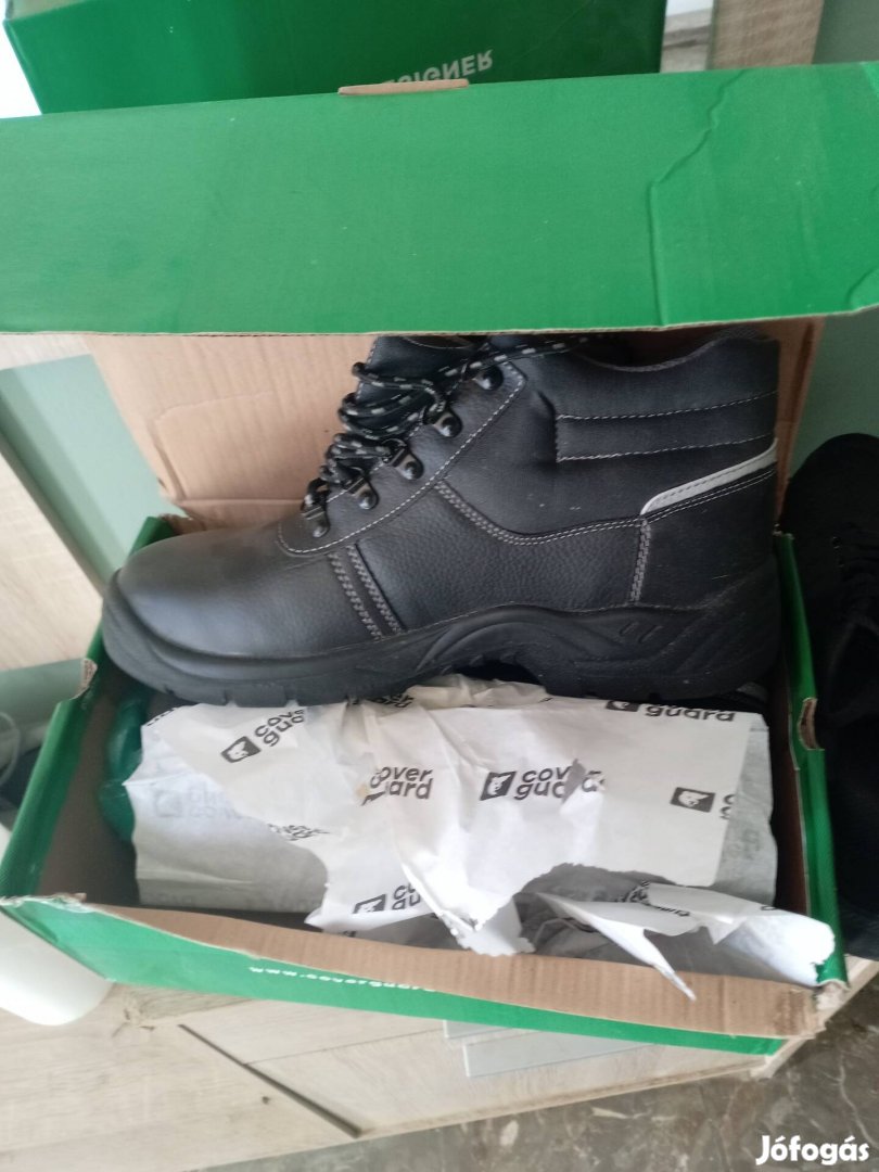 Acélbetétes munkavédelmi bakancs