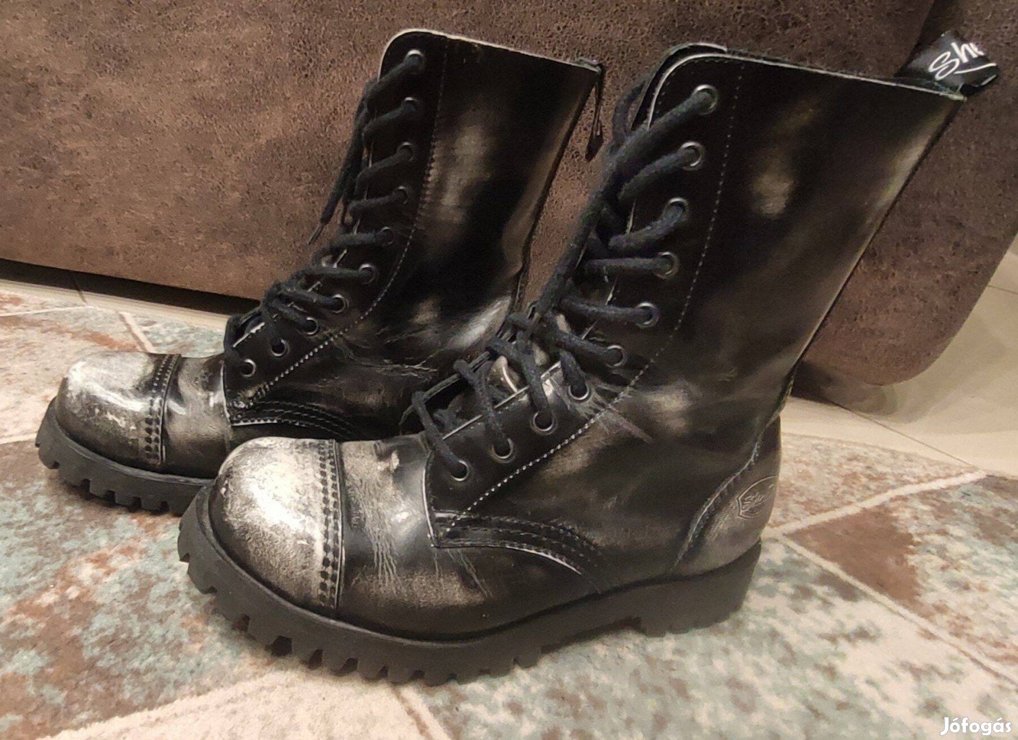 Acélbetétes női bakancs