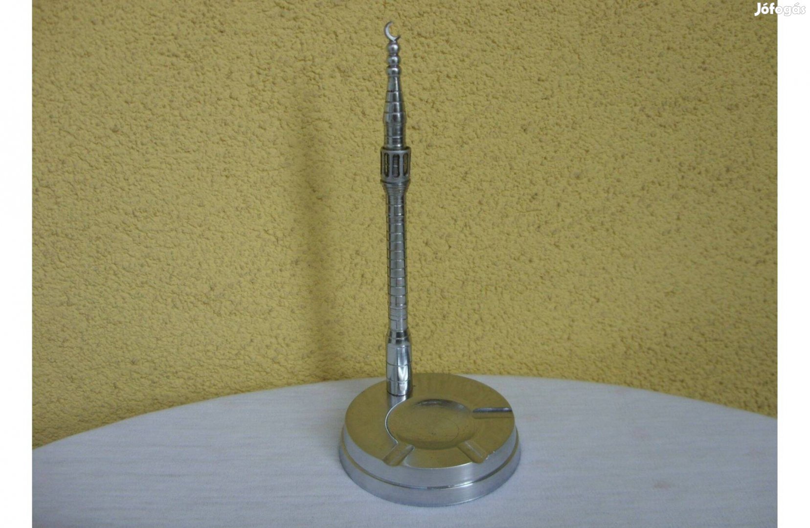 Acélból készült egri minaret dísztárgy, hamutartó