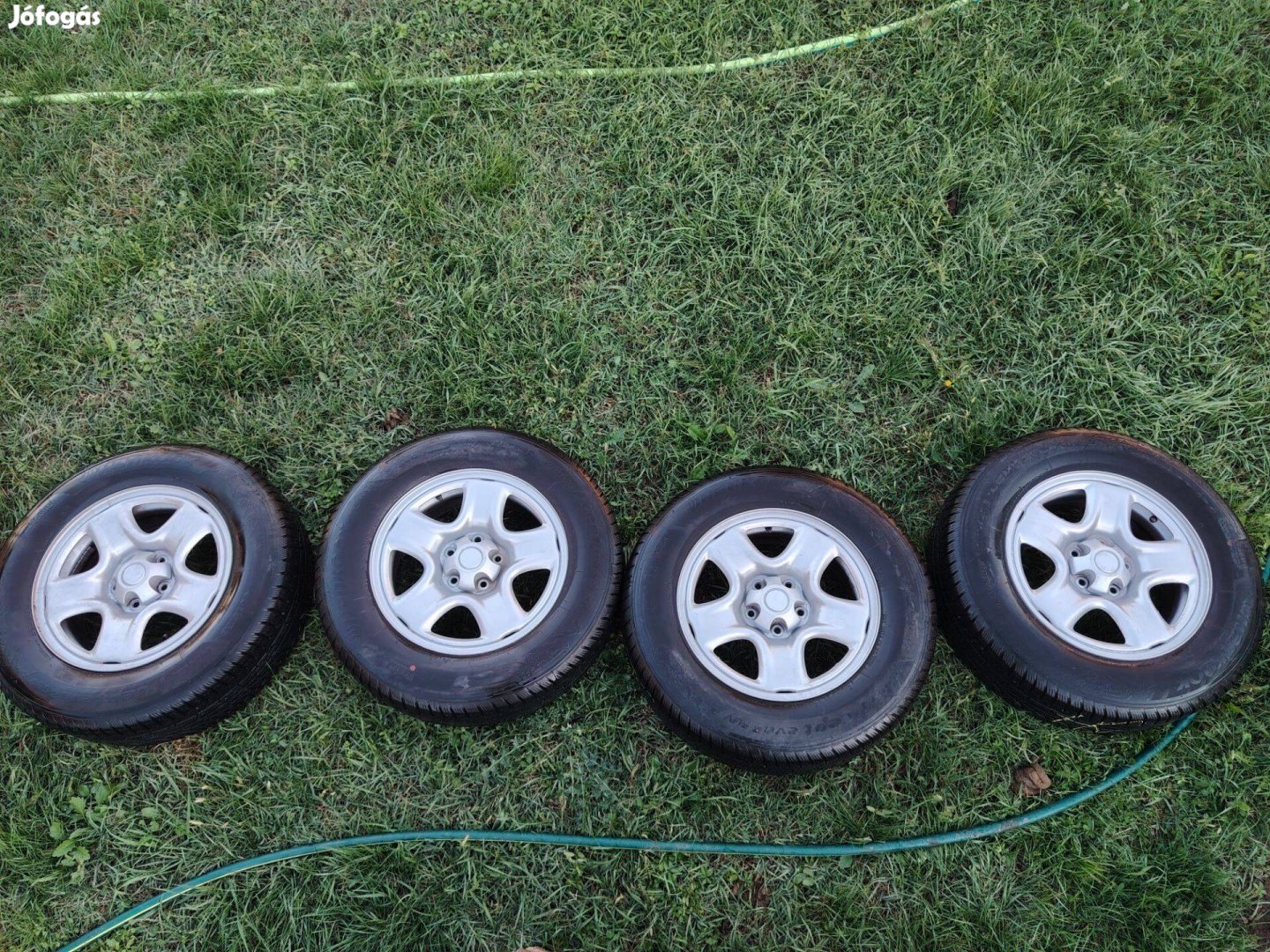 Acélfelni és Hankook Téligumi szett 215/70 R16