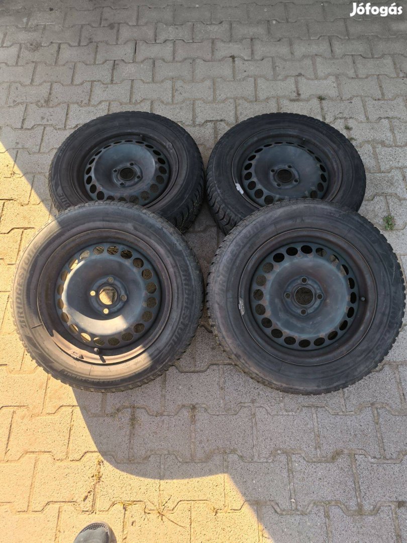 Acélfelni téligumival 15 coll 4x100