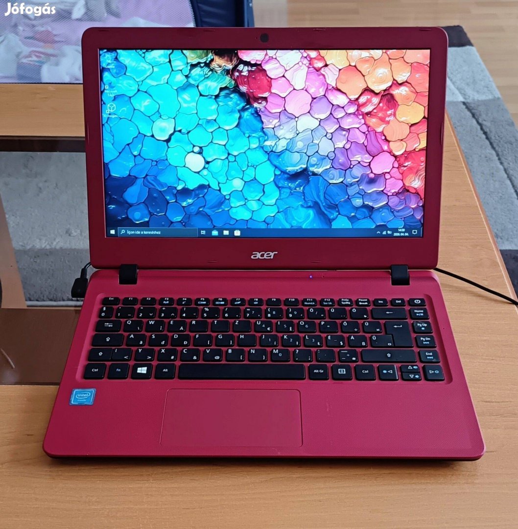 Acer Aspire Es1-332 kisméretú piros laptop,wifi-kamera-HDMI,