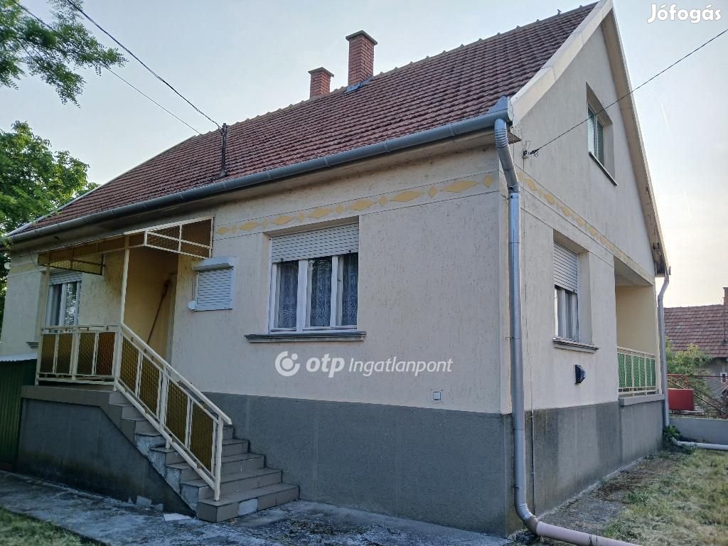 Adácsi 87 nm-es ház eladó