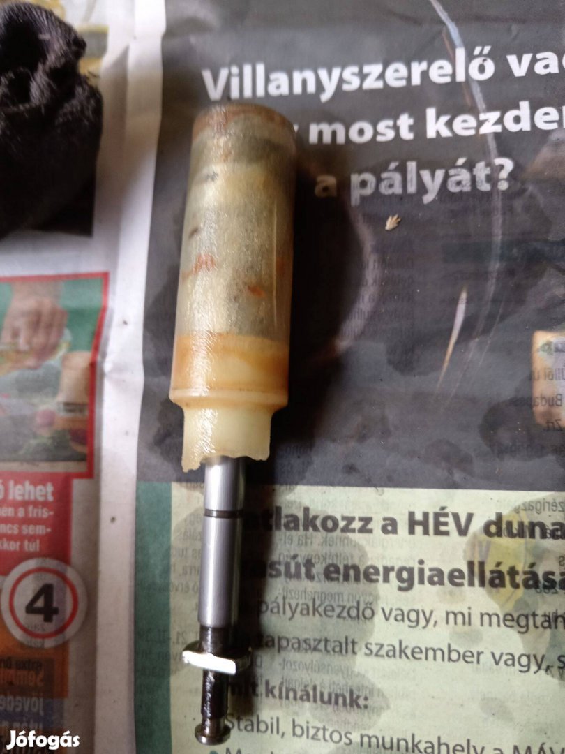 Adagoló nyomó elem motorral gyártmány