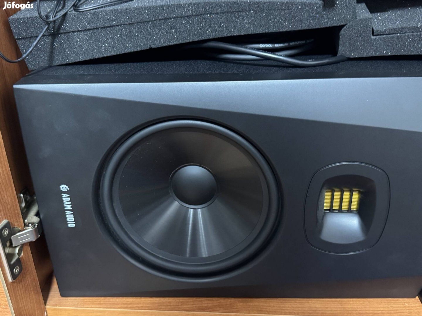 Adam audio t8v