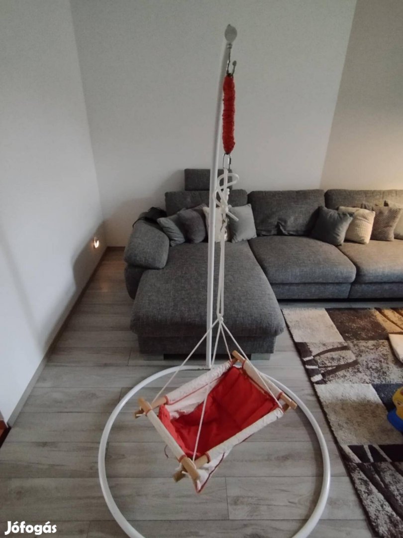 Adamó jellegű hinta állvánnyal