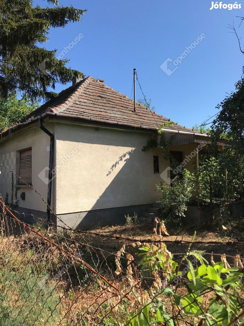 Ádánd csendes utcájában családi ház eladó