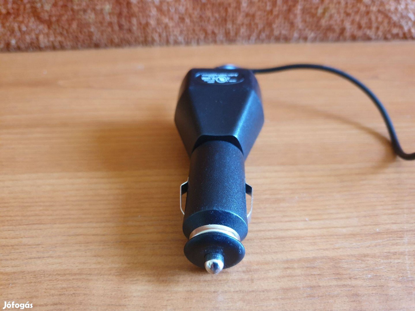 Adapter szivargyújtó 10-30V-ról -> 5V 2A 1.5m kábellel