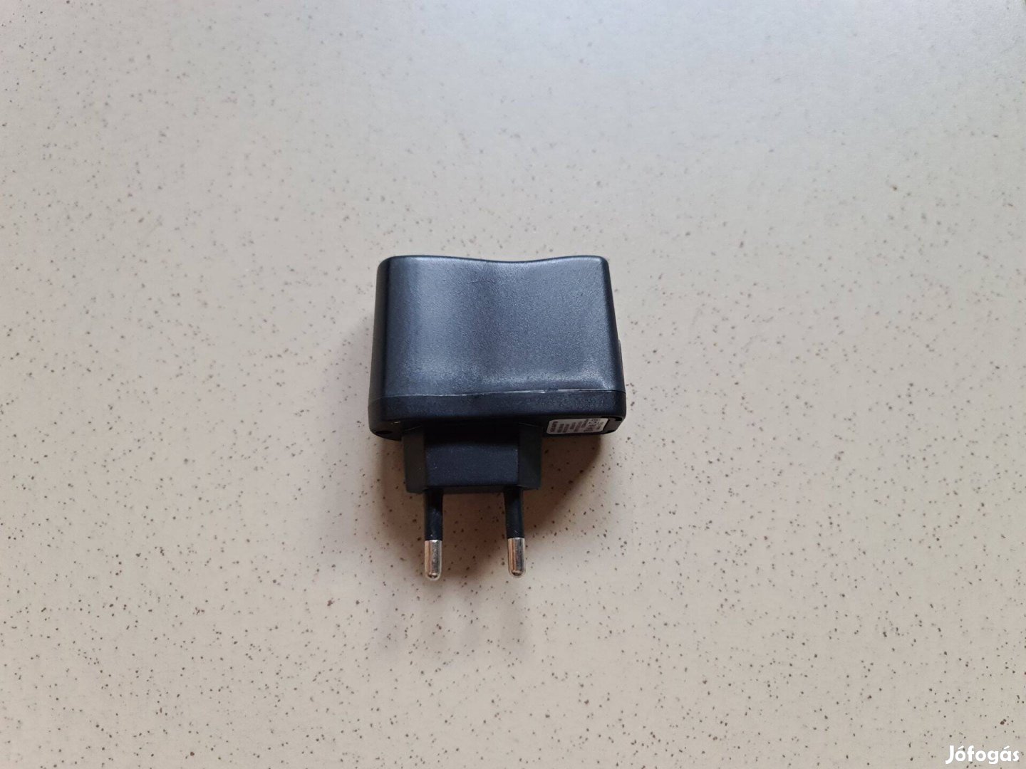 Adapter töltő usb csatlakozással fekete