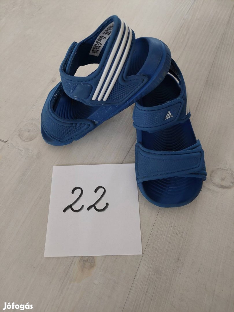 Adidas 22-es szandál