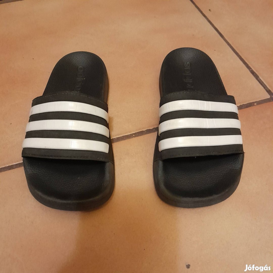 Adidas 31 fiú papucs