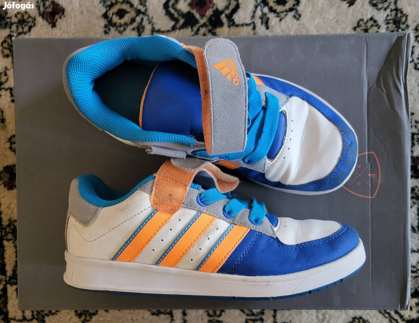 Adidas 34-es cipő