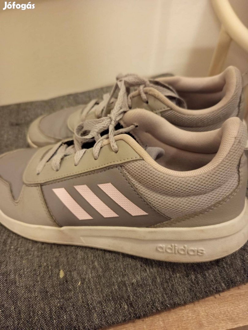 Adidas 37 méretű sportcipő eladó