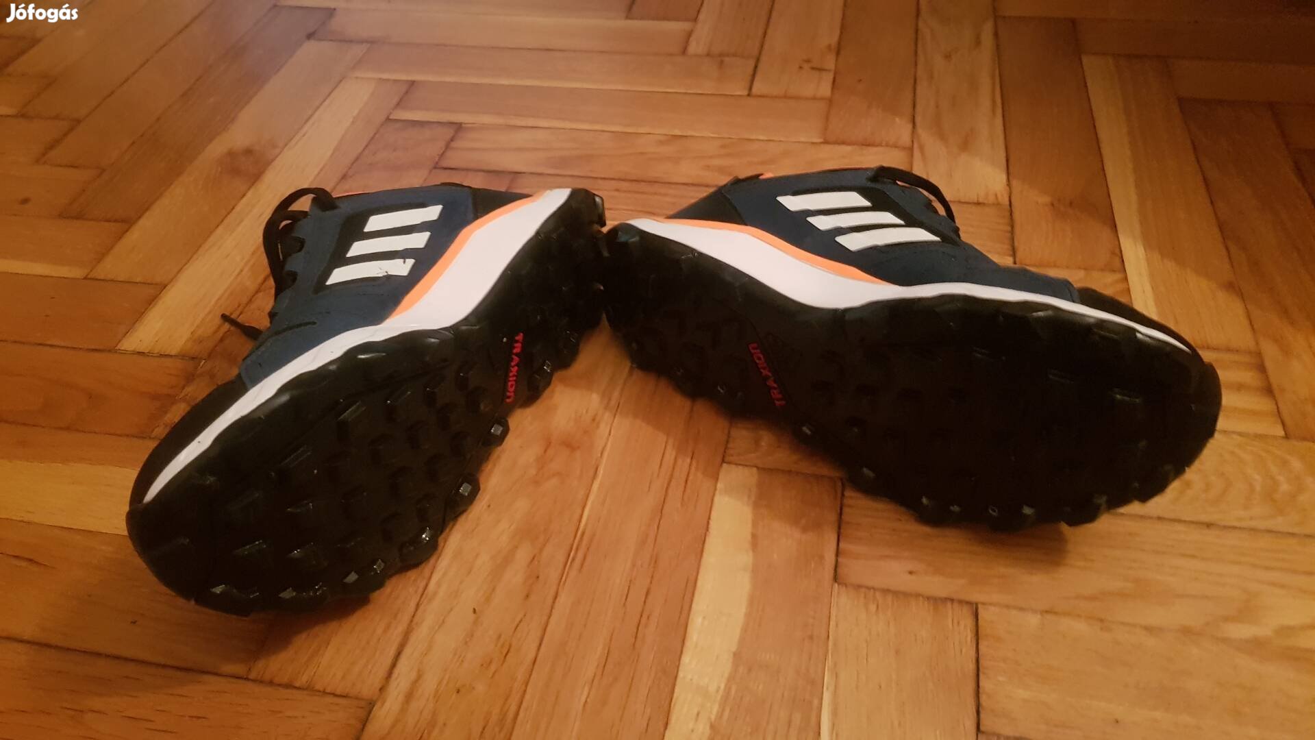 Adidas 40.3/4-es terepfutócipő eladó