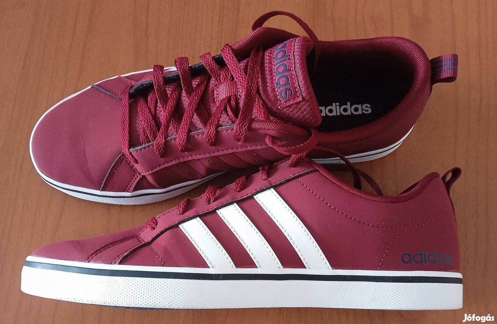 Adidas 44 2/3-os bordó sportcipő