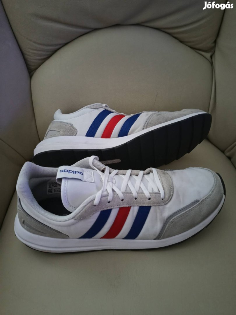 Adidas 45,5-ös férfi cipő.