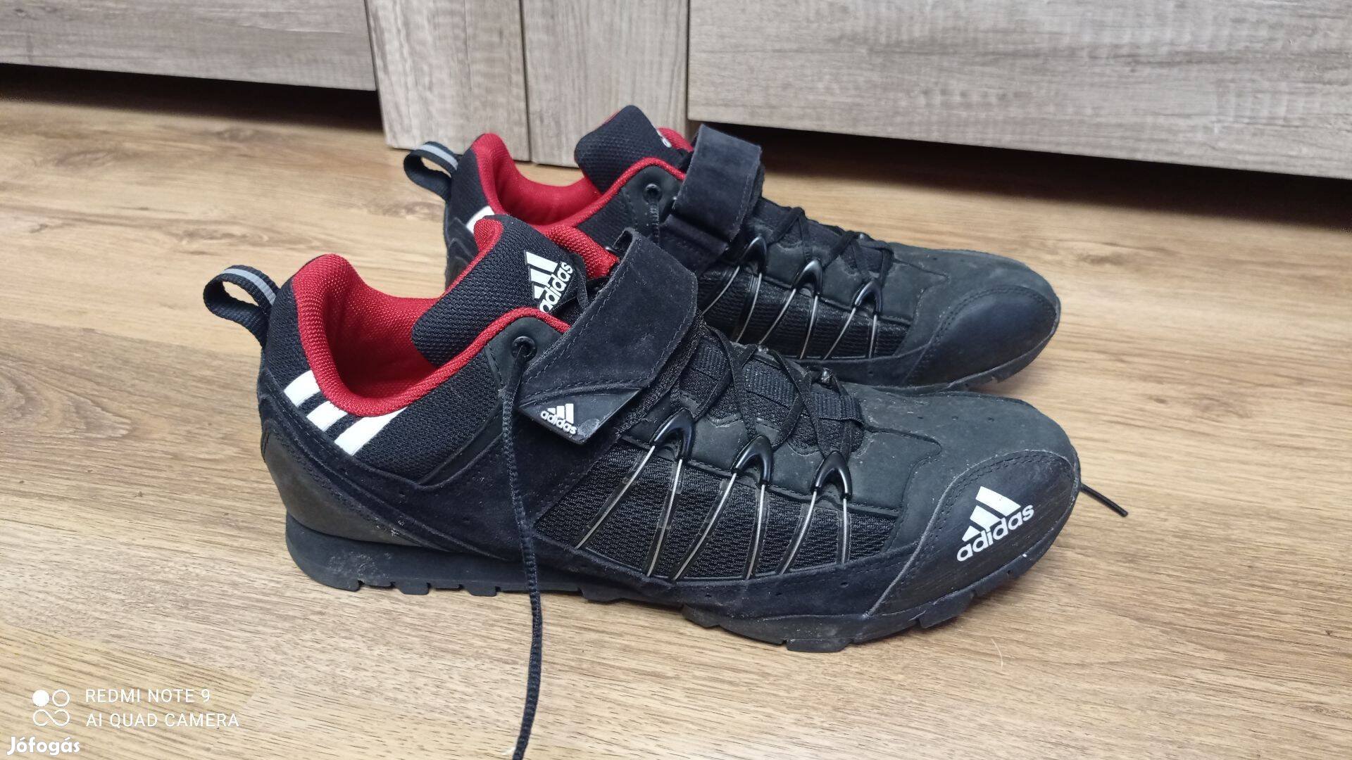 Adidas 46 2/3 kerékpáros cipő