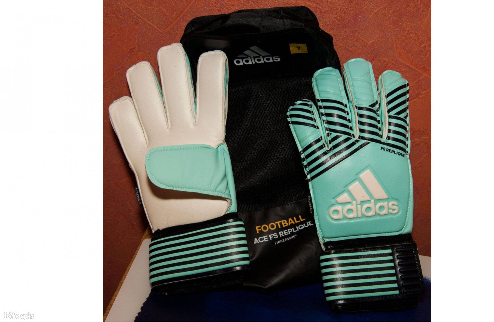 Adidas Ace Replique ujjmerevítős kesztyű táskával - babakék