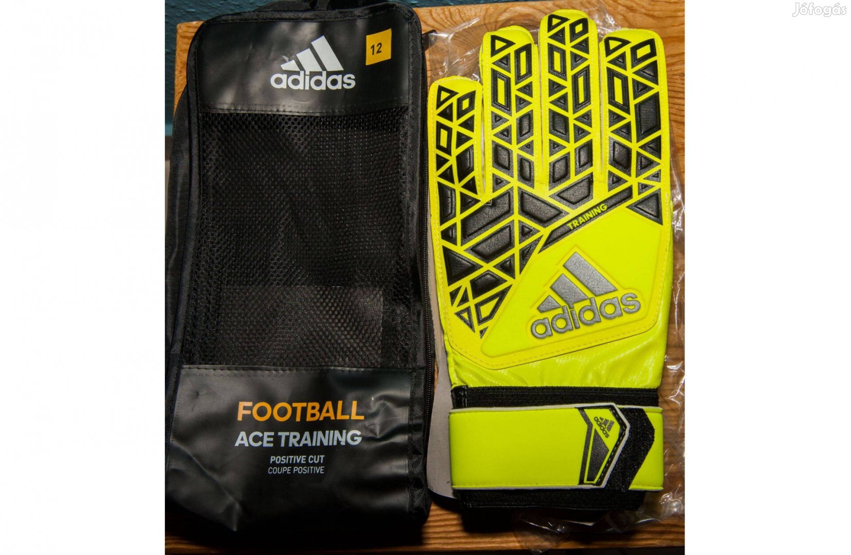 Adidas Ace Training neonzöld kesztyű táskával (12-es méret)