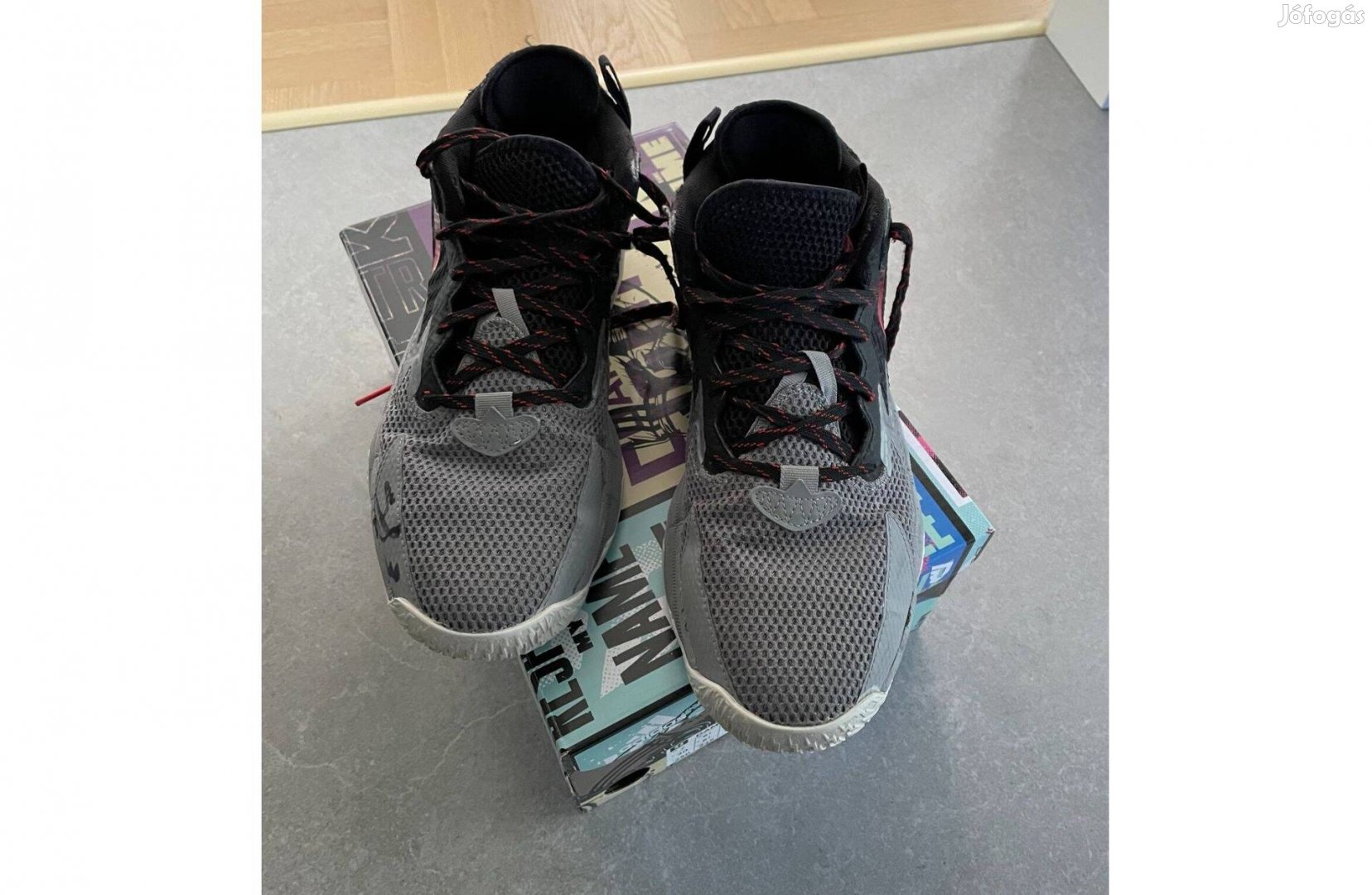 Adidas DAME 8 gyerek kosárlabda cipő 40-es méretben