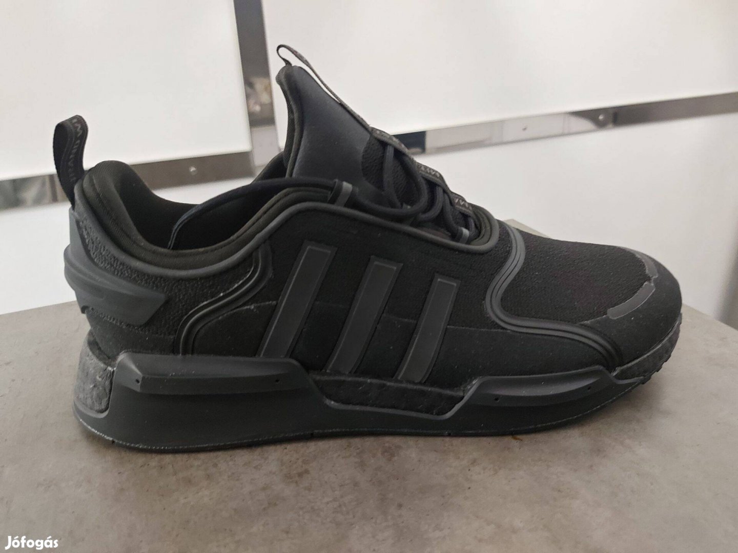 Adidas NMD V3 48 2/3 cipő